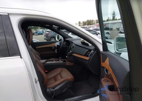 2022 Volvo Xc90 Recharge Plug-In Hybrid T8 Inscription Expression 7 Passenger from USA, damaged, VIN YV4BR0CZ5N1804043